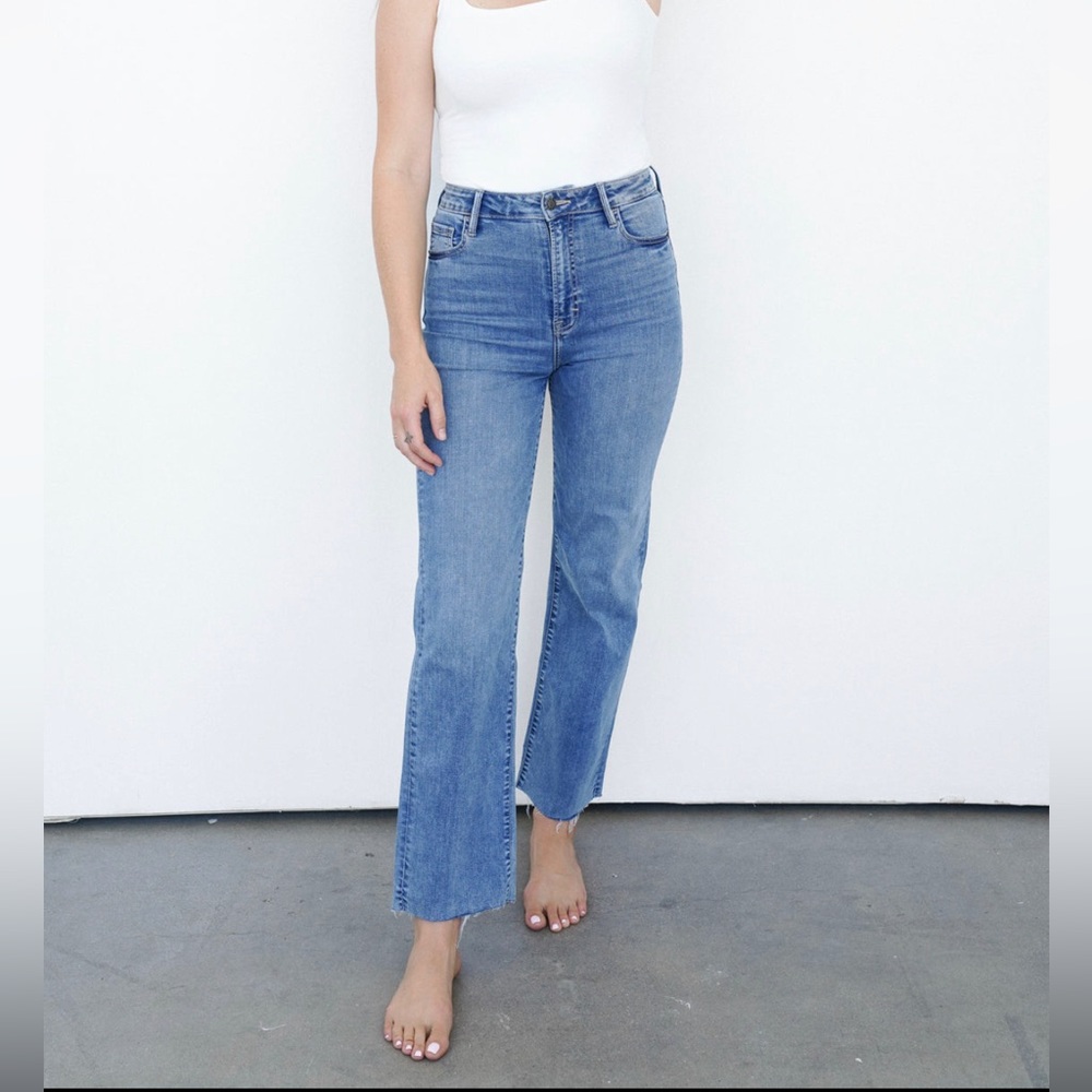 Carly Jean Los Angeles / Laurel Wide Leg Jeans × 1
Medium Wash / size 1